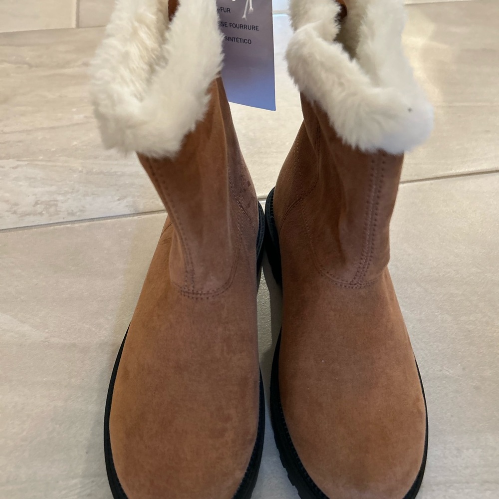 NEW Cozy Tan Faux Fur-Lined Girls Size 3 Boots